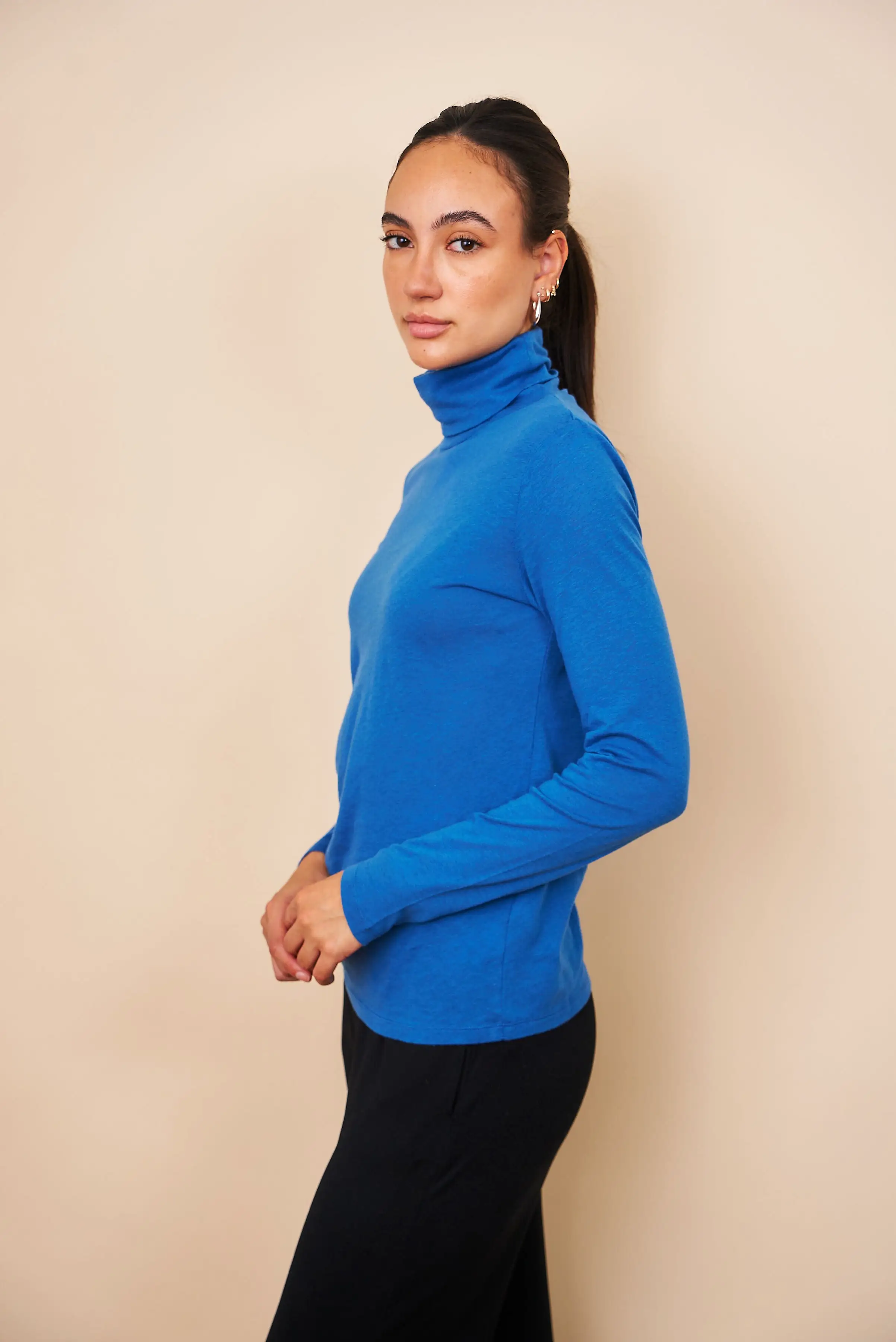 Majestic Cotton/Cashmere Long Sleeve Turtleneck in Bleu Roi/Royal Blue