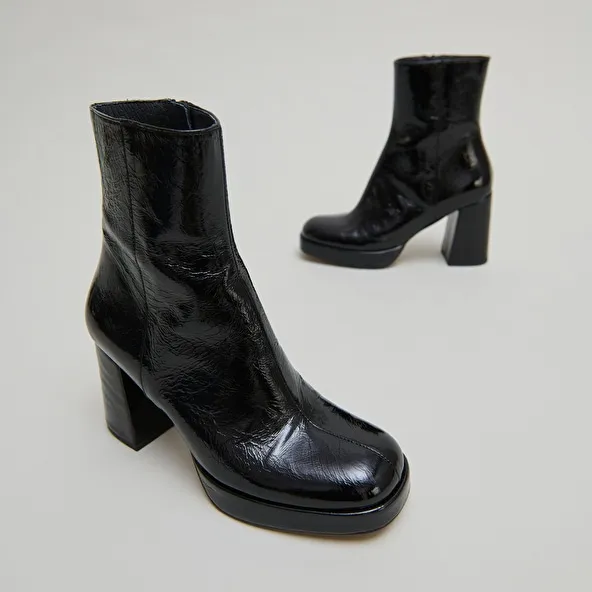 Platform boots with square toes in black shiny leather