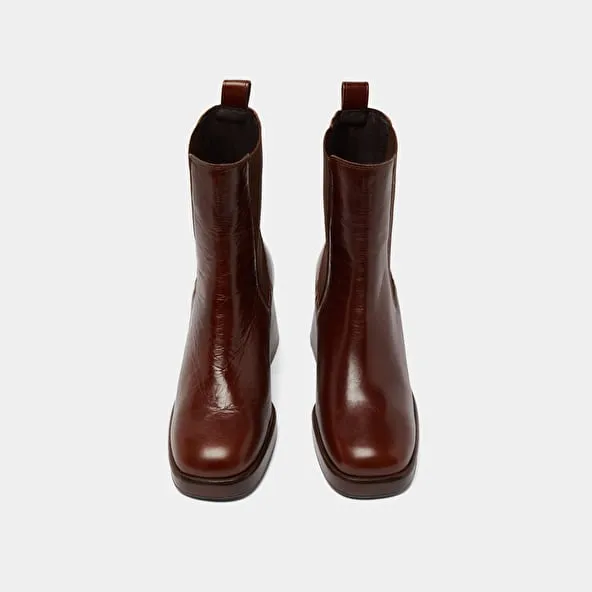 Square toe and elastic boots in brown aged leather